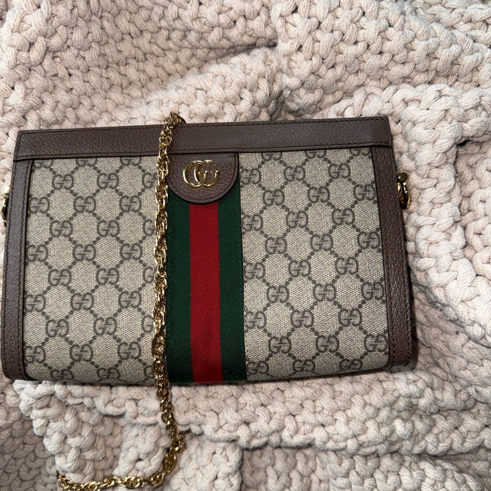 Authentic Gucci Beige GG Monogram Crossbody with Green and Red Web Stripe - Picture 2 of 10